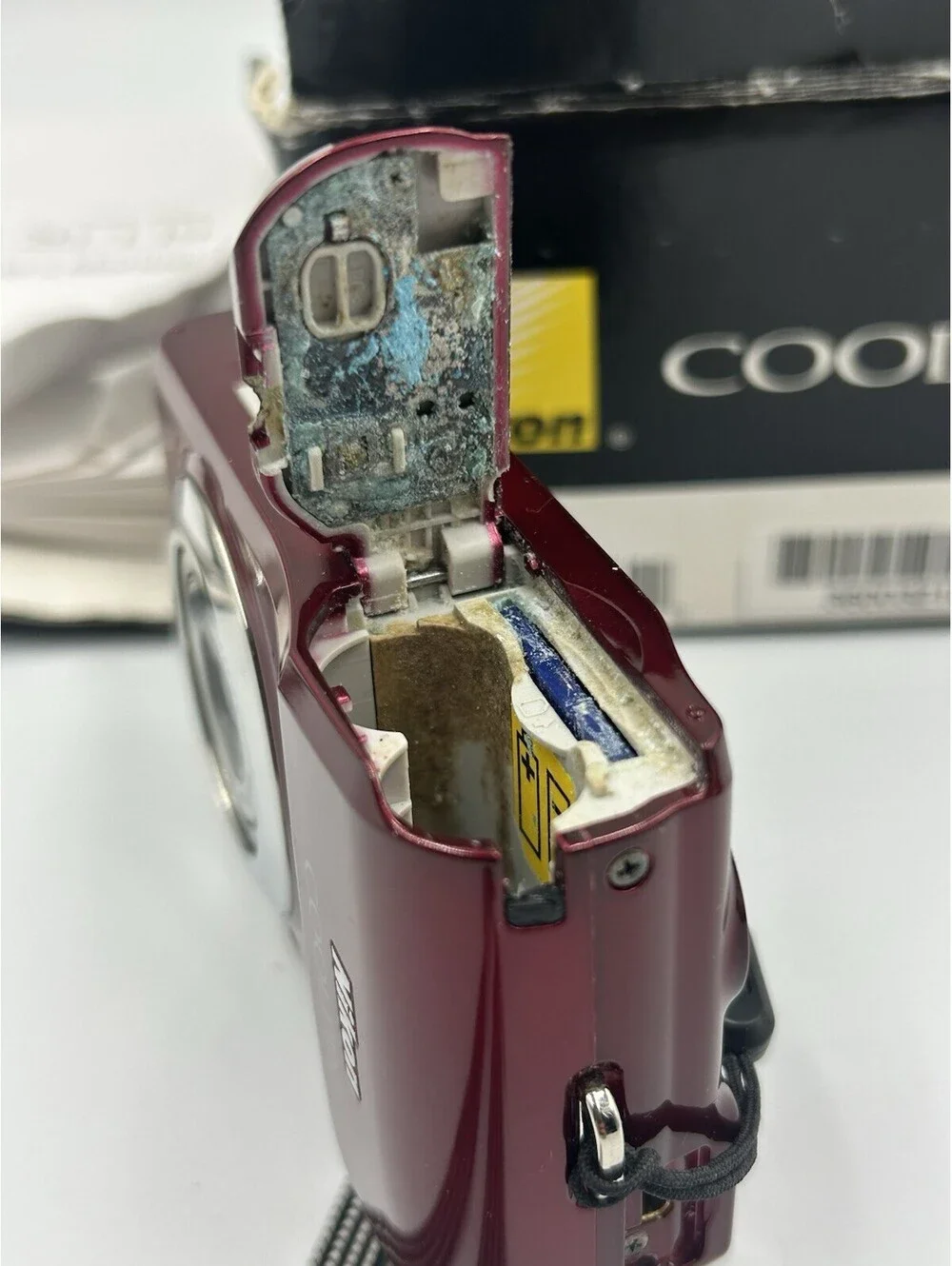 Nikon COOLPIX L20 Red 10MP Digital Camera Bundle For Repair Or Parts